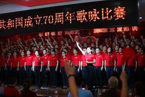 繁华都市里的地下王国，生存着2000多人，一旦住进去，便是为了等死